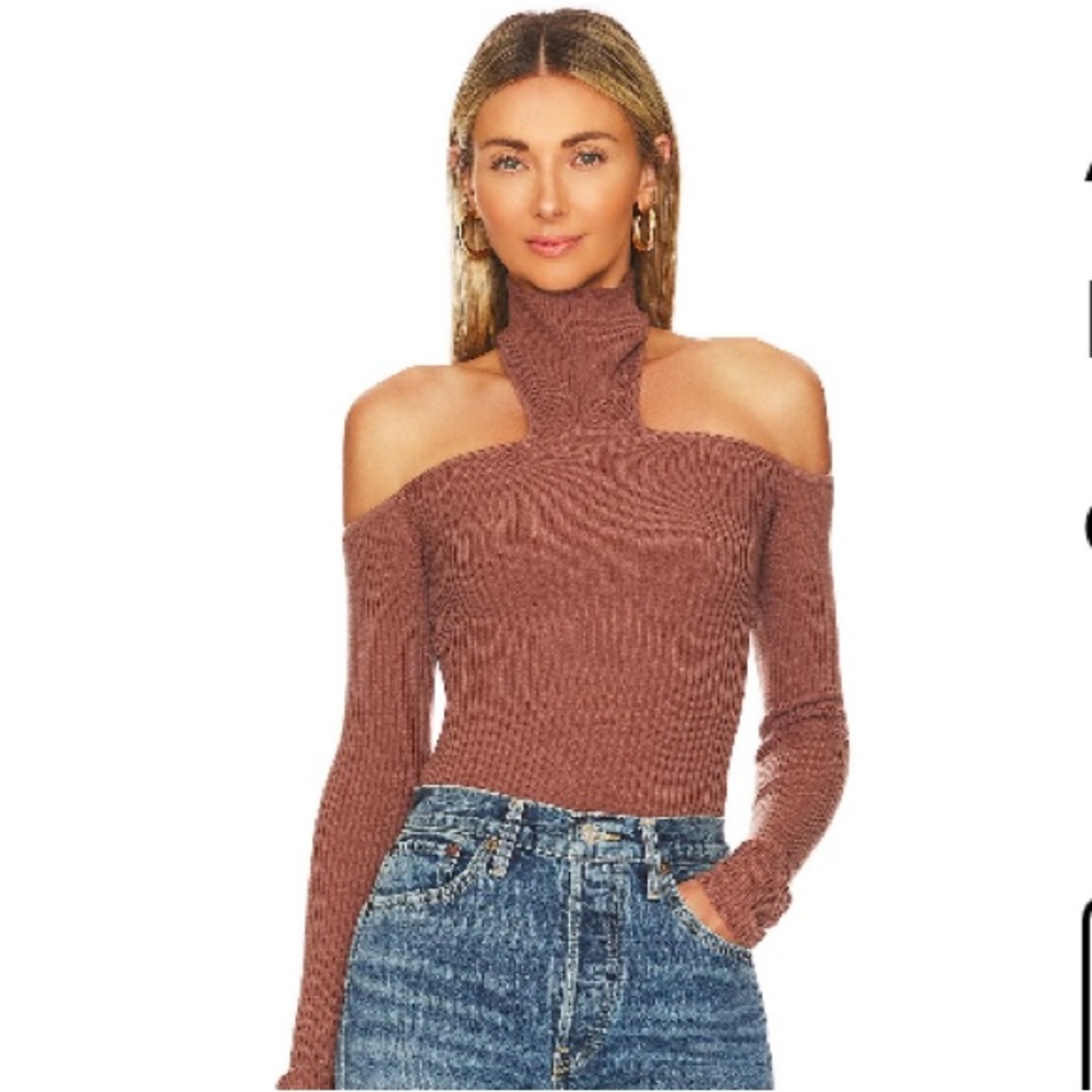 Mock neck shoulder-less sweater